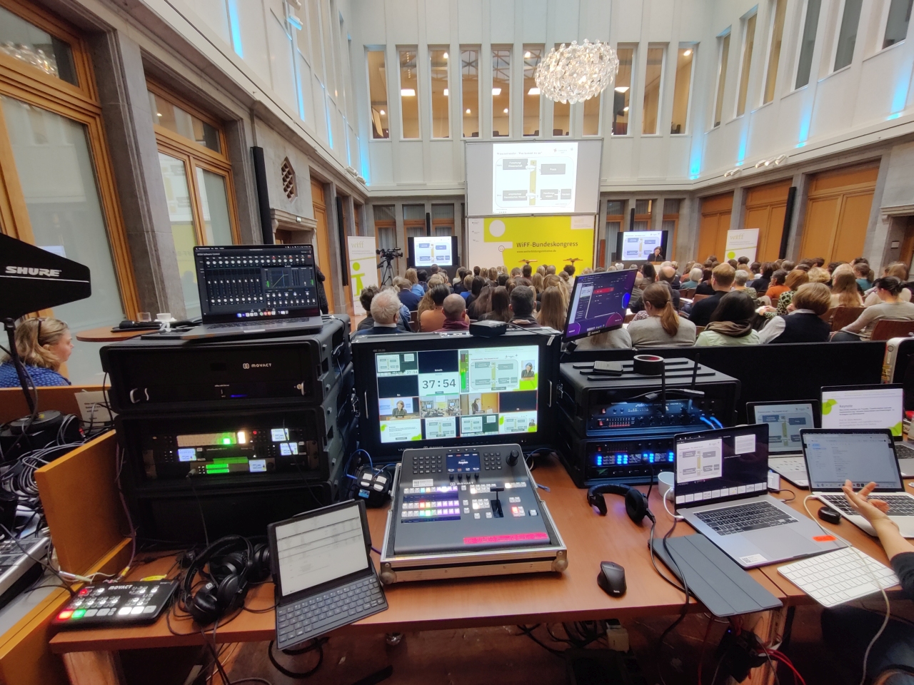 Setup für Konferenz- und Medientechnik